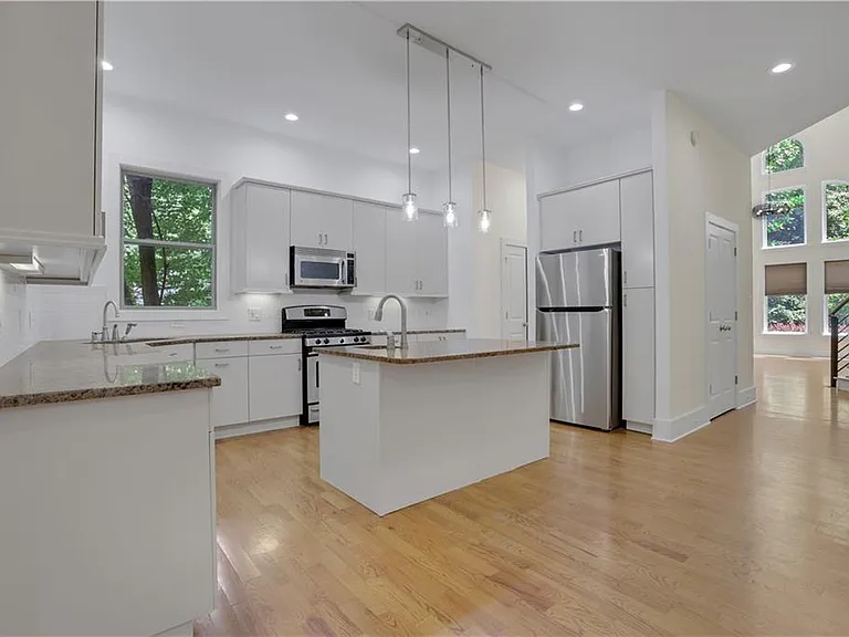 3228 Silver Lake Dr NE — Photo 9