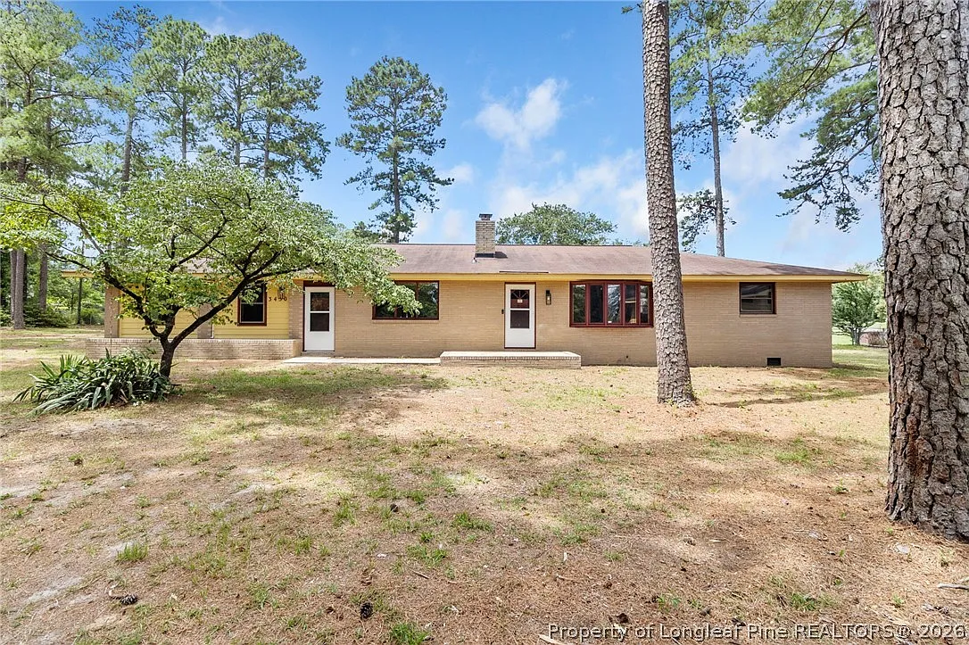 3 bed, 2.0 bath, 2237 sqft, $2,200 — Photo 1