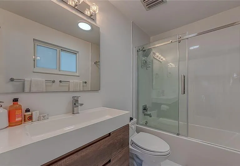 1800 SE Admirals Way — Photo 34