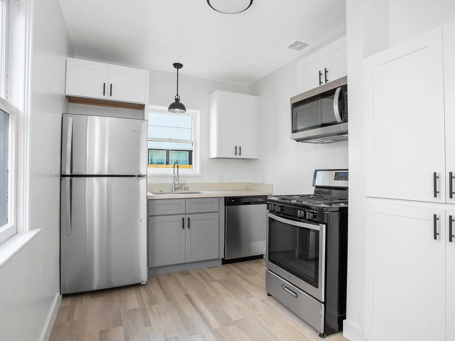 Studio, 410 sqft, $1,800 — Photo 4