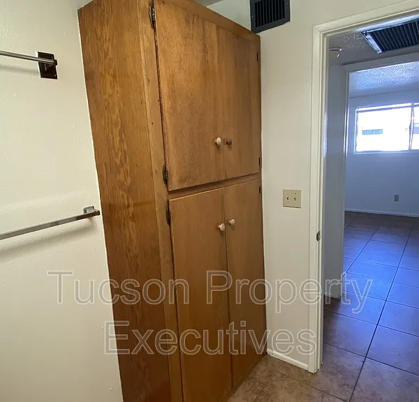 4239 E Lee St — Photo 11