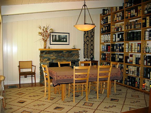 Stunning Cape Cod Retreat in a Redwood Park!