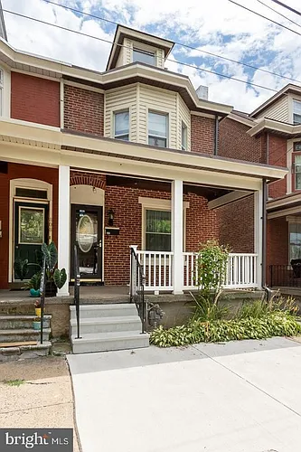 806 Queen St Photo 1