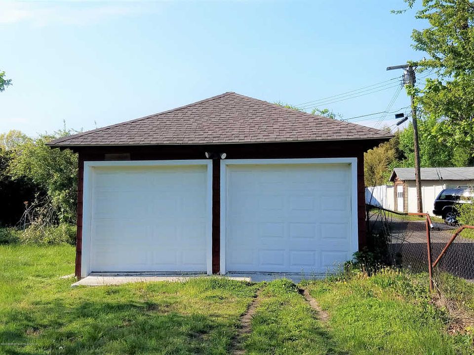 2nd image of 161 Rosewood Ave