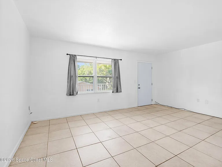 89 NW Irwin Ave #7 — Photo 5