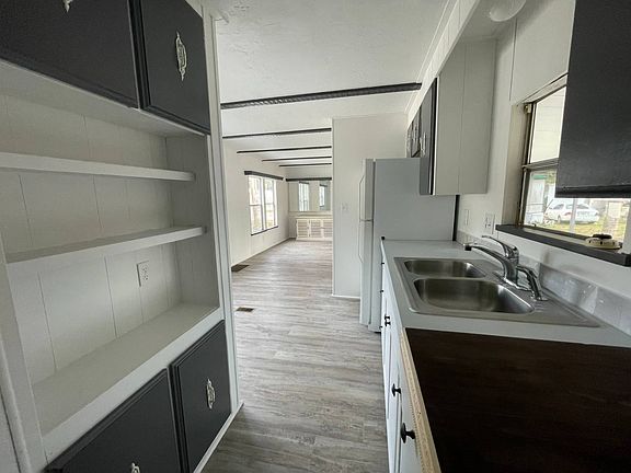 4th image of 170 N Yonge St Lot 23
