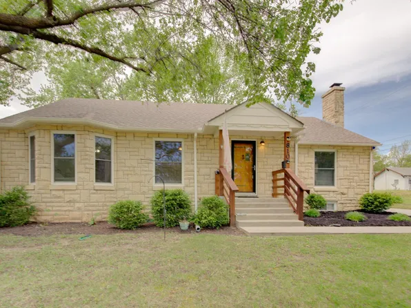 810 S Adams St, Junction City, KS 66441