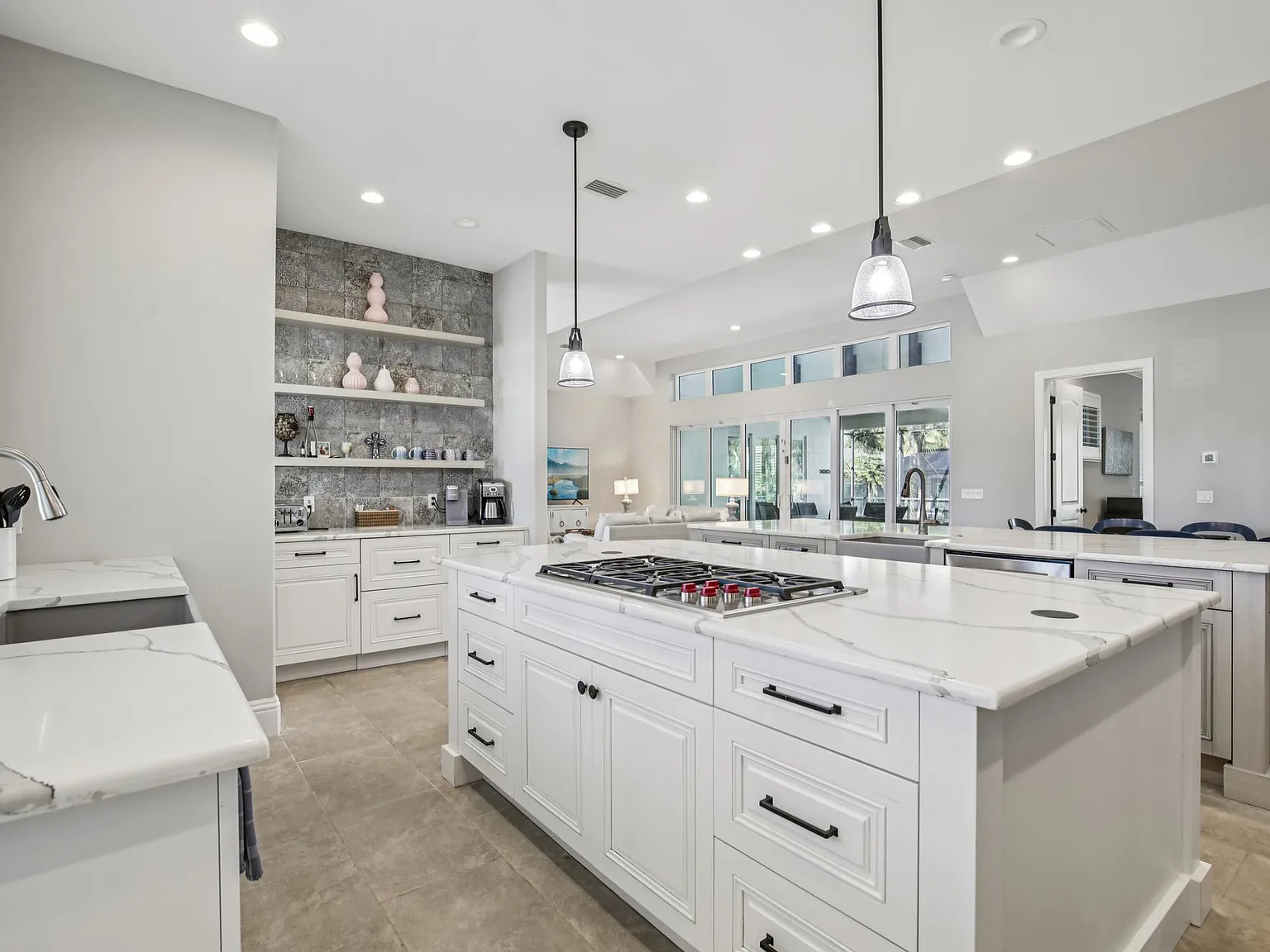 5 bed, 5.5 bath, 3043 sqft, $24,000 — Photo 4