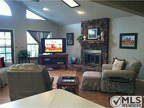 4th image of 2704 Hector Dr