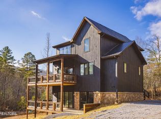 3109 Storm Bringer Dr, Sevierville, TN 37876