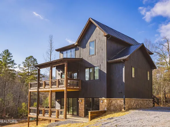 3109 Storm Bringer Dr, Sevierville, TN 37876