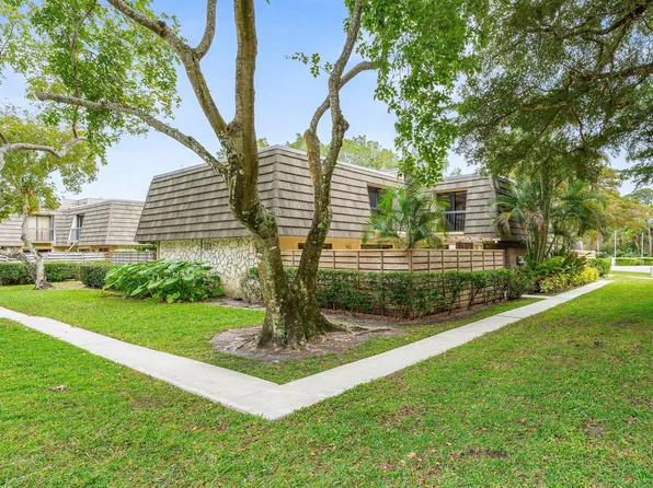 108 1st Terrace, Palm Beach Gardens, FL 33418