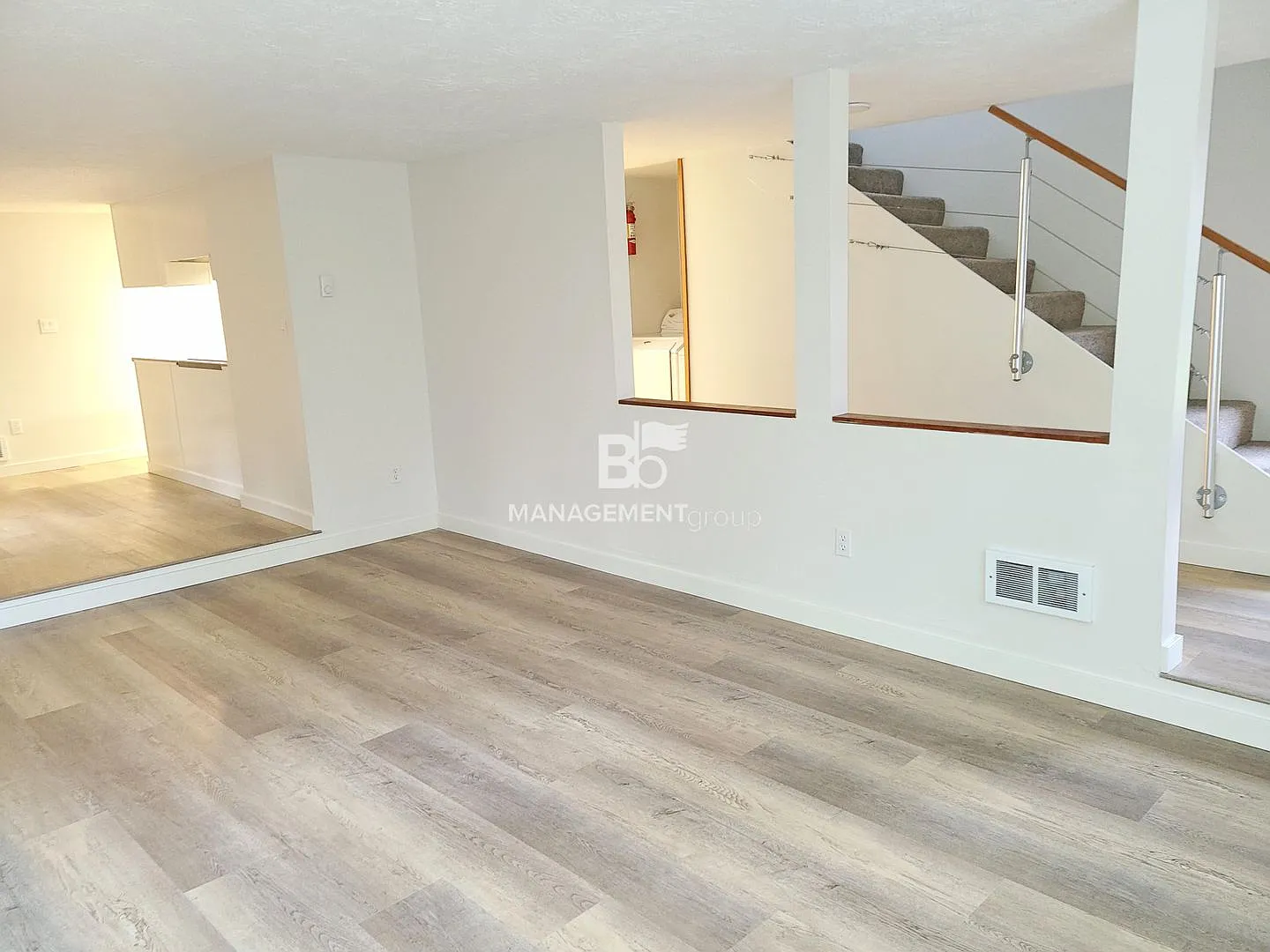 Nearly 1/2 Acre of Privacy Nestled in the Trees of West Linn. Updated Kitchen & Bathroom! — Photo 2