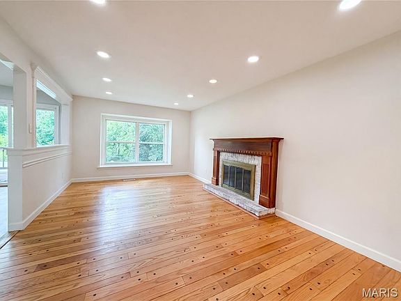 3rd image of 207 Renaldo Dr