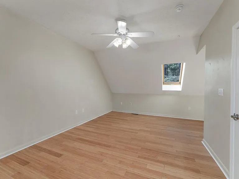 32 Suffolk Ct — Photo 27