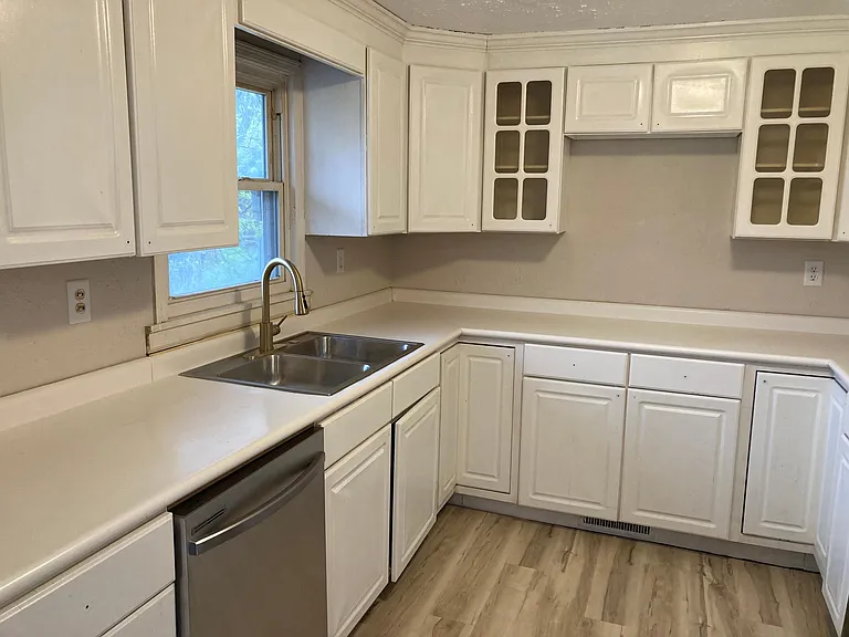 3510 N Reserve St — Photo 10