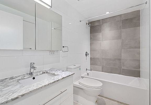 5th image of 230 E 44th St APT 2N