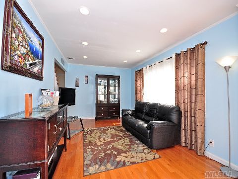 4th image of 851 Winthrop Dr