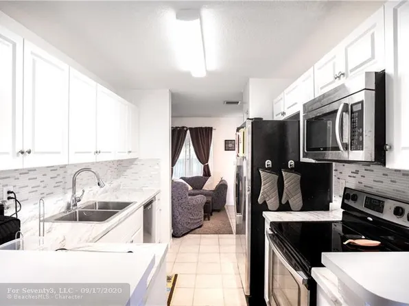 2136 NW 171st Ter, Pembroke Pines, FL 33028