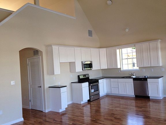 5th image of 20 Sycamore Ln