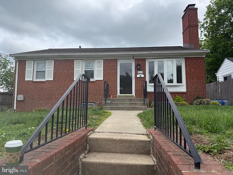 409 McArthur Dr — Photo 2