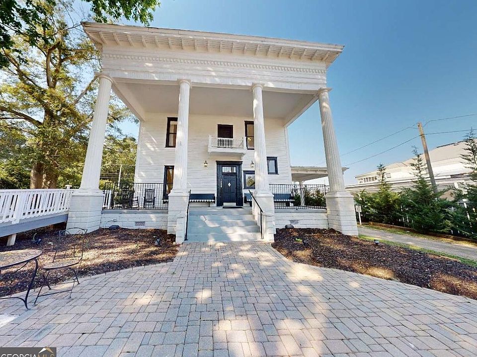1st image of 1029 S Elm St