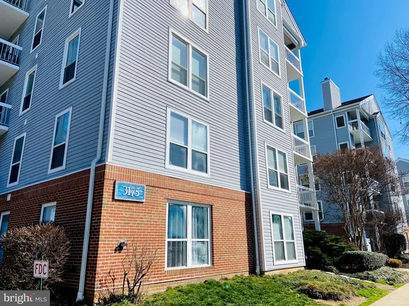 3175 Summit Square Dr Unit 5-B6, Oakton, VA 22124