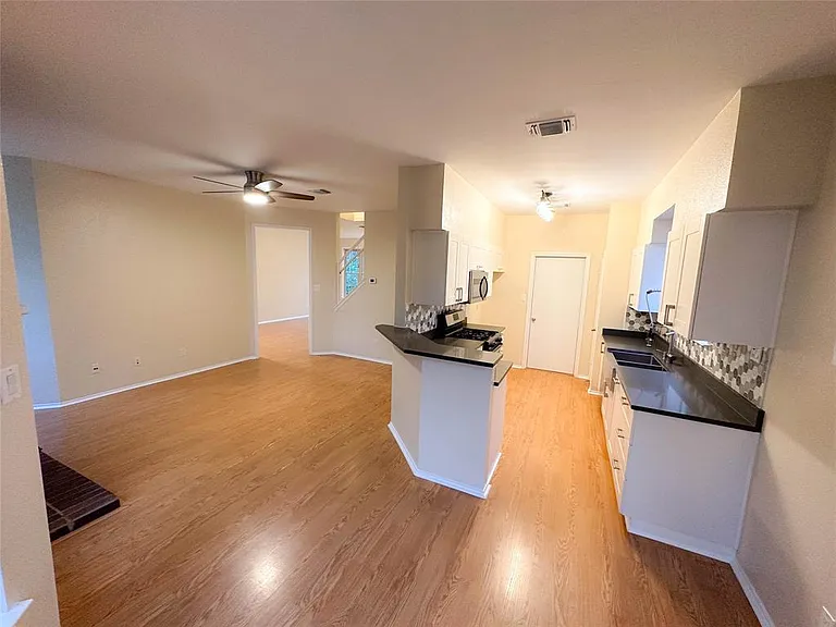 7515 Windrush Dr — Photo 20