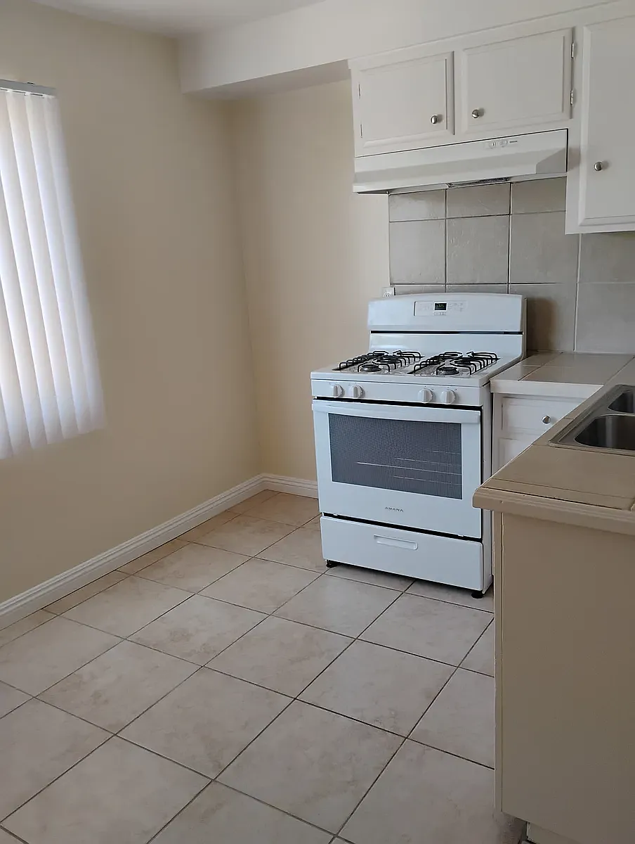 Building Photo - 14652 Adams St #7