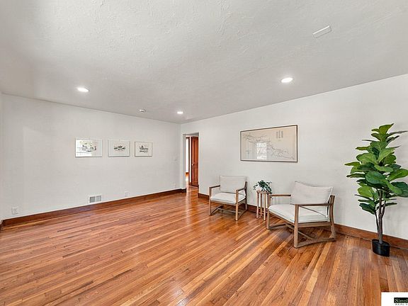 4th image of 601 S 40th St