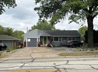 6930 Vine St, Lincoln, NE 68505