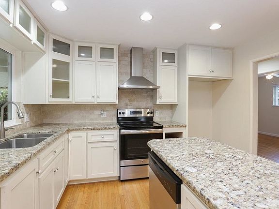3rd image of 1615 Silkwood Dr