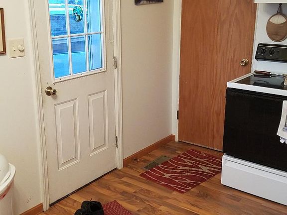 Side door to kichen and basement door