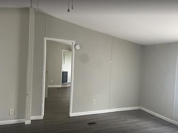 4th image of 142 Dana Dr