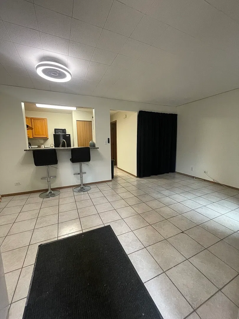 2 bed, 1000 sqft, $2,000 — Photo 2