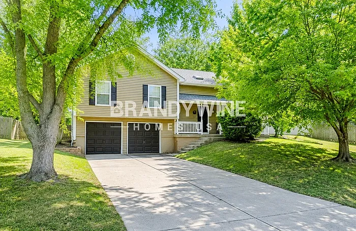 4 bed, 2.5 bath, 1948 sqft, $2,437 — Photo 2
