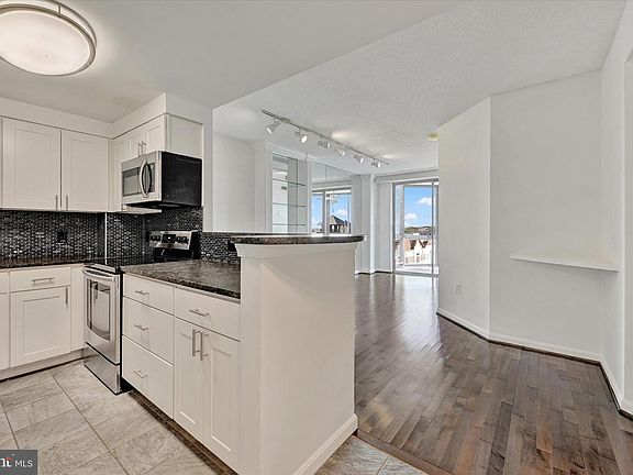 2nd image of 24 Courthouse Sq APT 807