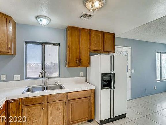 4th image of 3758 Majestic Dr