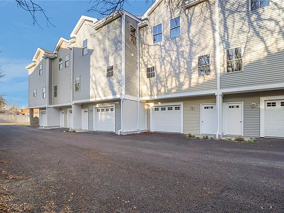 2nd image of 11 Stone St Unit B