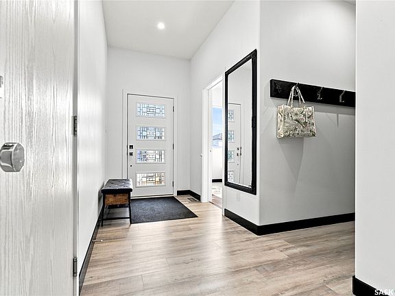 3rd image of 619 Kenaschuk Crescent