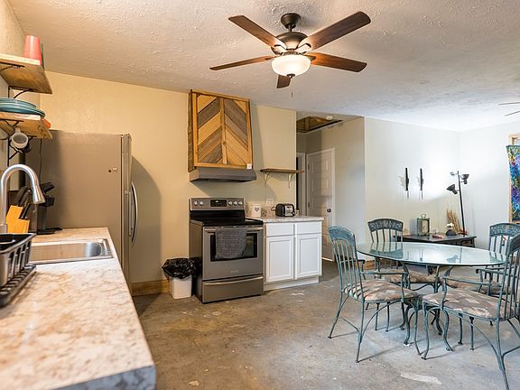 2nd image of 812 Penny Pl