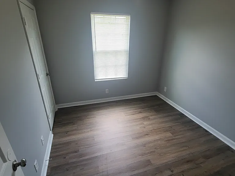 529 Railroad St — Photo 11