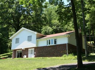 621 Little Creek Rd, Evans City, PA 16033