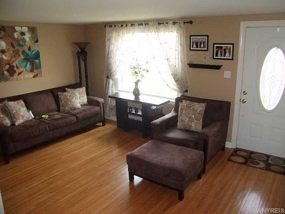 5th image of 114 Cunard Ave