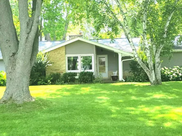 13002 North Phillip DRIVE, Mequon, WI 53097