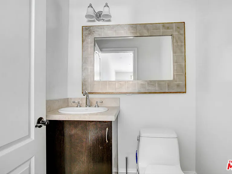 1096 S Bedford Dr #102 — Photo 7