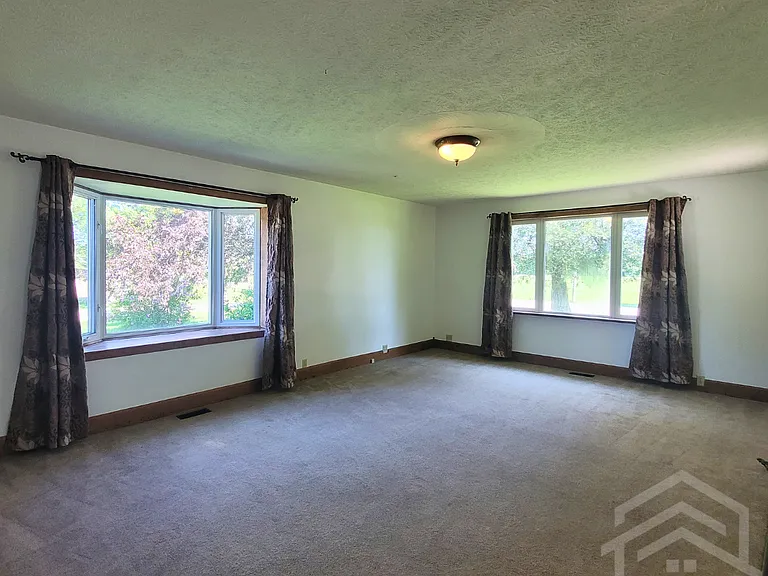 383305 Salford Rd — Photo 6