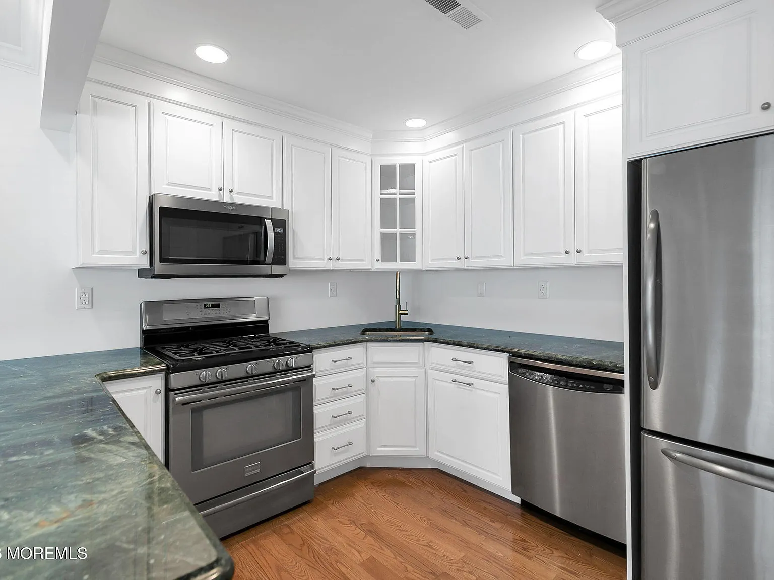 2 bed, 1124 sqft, $3,100 — Photo 2