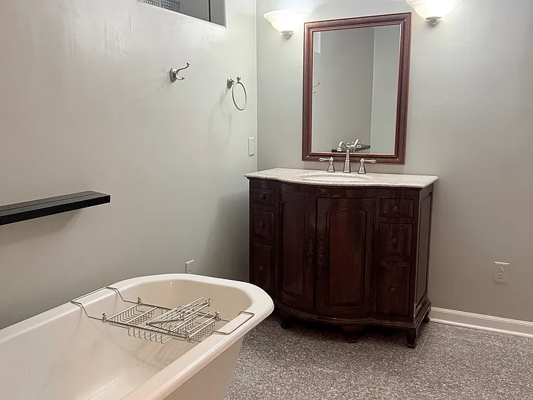 333 W 2nd St #1 — Photo 8