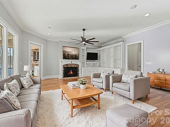 3rd image of 4526 Island Waters Dr